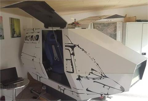 Helikopter Simulator mit Original Bell Elementen