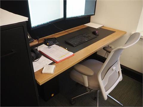 1 Schreibtisch