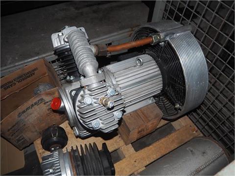 1 2-Zylinder-Kolbenkompressor Fabr.: Kaeser